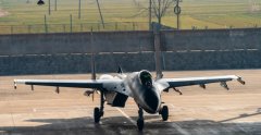 直击空军航空兵某机场飞行训练