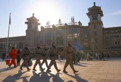春运路上，武警官兵为您保驾护航