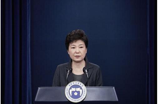 青瓦台政务首秘：朴槿惠接受提议明年4月下台