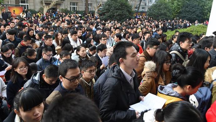 <em>国考</em>招录人数10年间翻番 连续8年超百万人报考