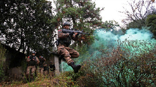 出击！多图直击武警特战训练现场