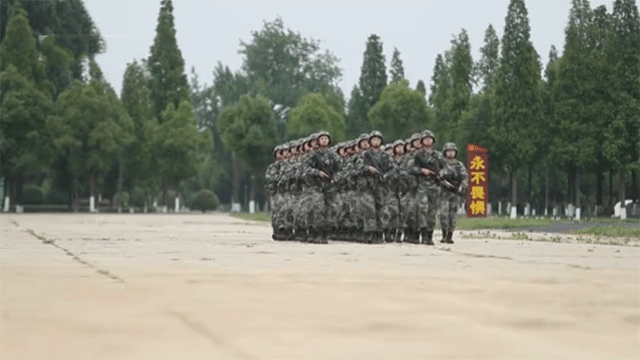 清华女兵的特战梦 清华女兵为何不愿承认