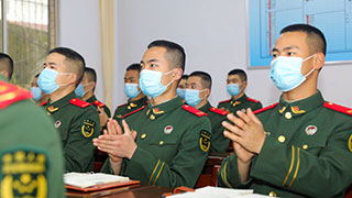 重庆：武警官兵多种形式学习两会精神