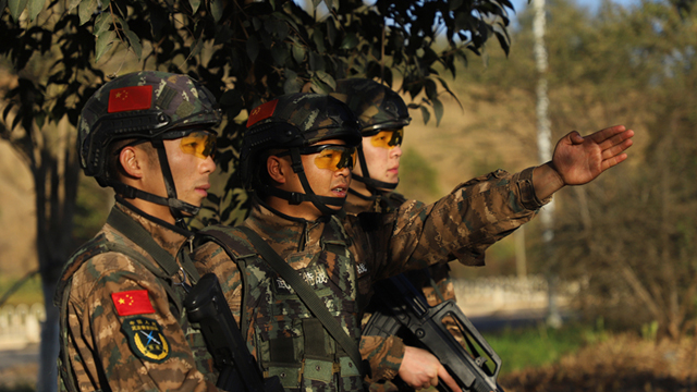 新年开训！武警特战队员开展居民楼“反