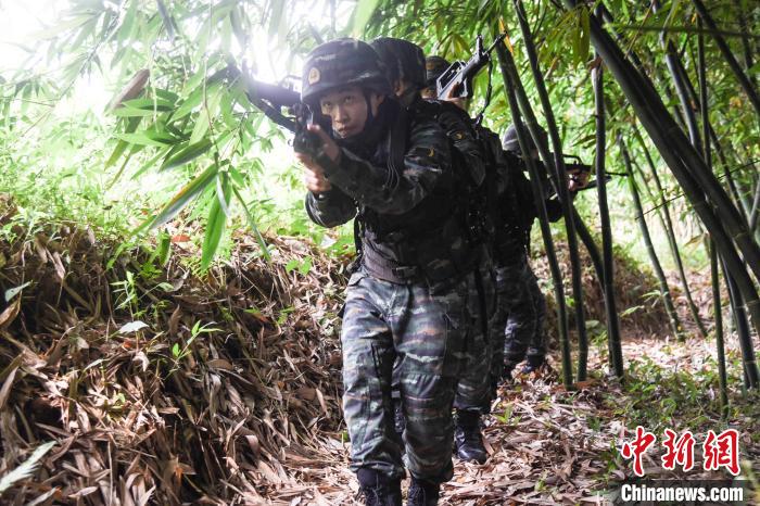 福建武警“魔鬼周”开启 特战官兵鏖战高温酷暑