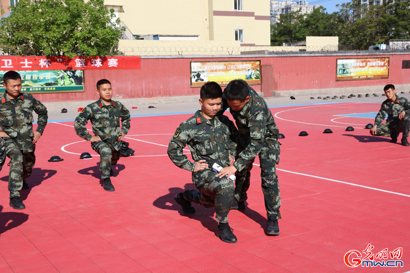 “拳”力以赴 ：武警官兵搏击训练进行时！