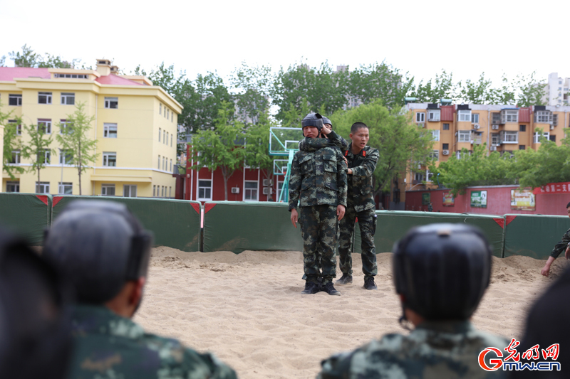 “拳”力以赴 ：武警官兵搏击训练进行时！