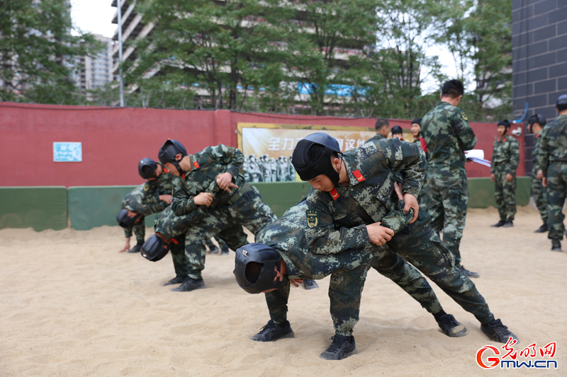 “拳”力以赴 ：武警官兵搏击训练进行时！