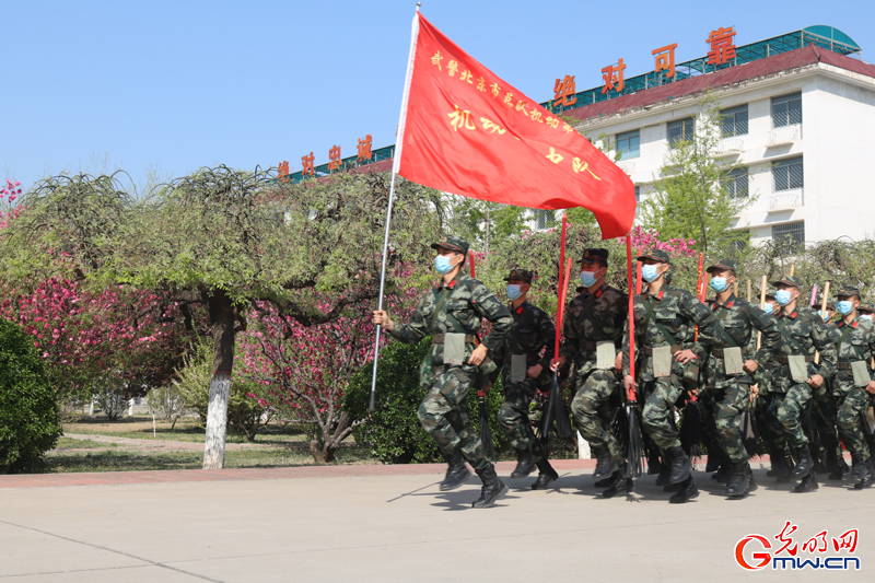 最美人间四月天 武警练兵正当时