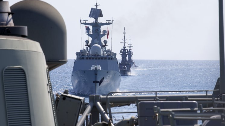 俄媒：中新海军举行海上联演